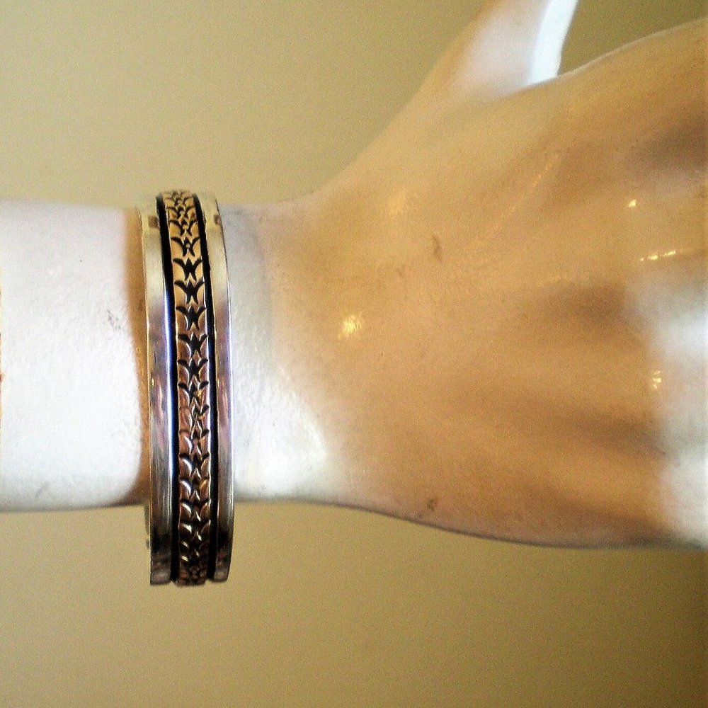 Vintage Native American NAVAJO Artist Sterling Silver Cuff Bracelet 43.2 grams